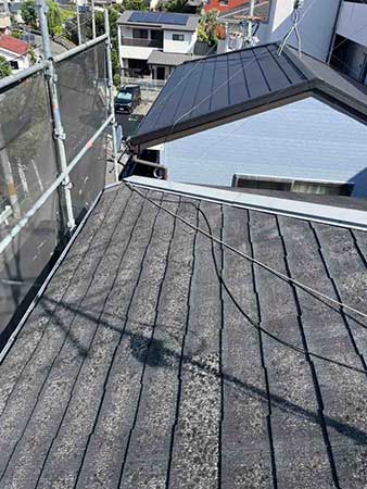 京都市西京区にて築30年スレート屋根カバー工法 施工前