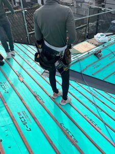 ルーフィングの上に桟木の施工(通気工法)