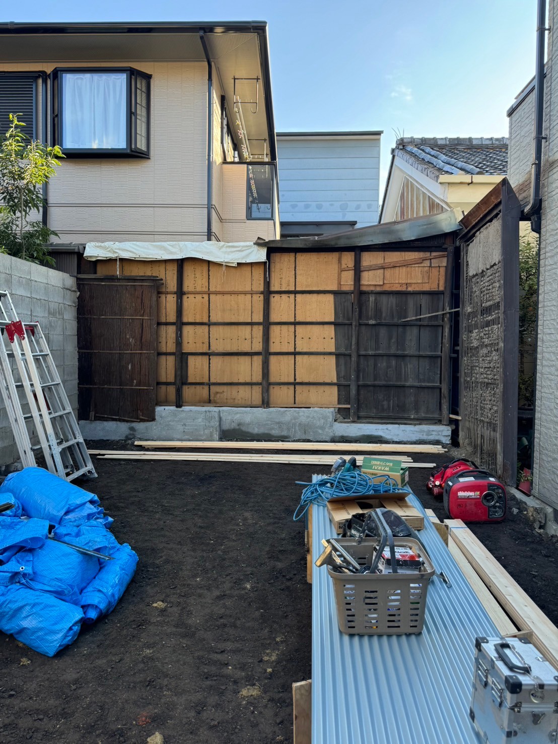 京都市下京区にて外壁カバー工事〈隣家解体工事に伴う外壁補修工事〉 施工前