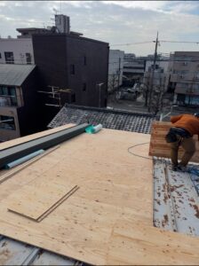 右京区板金工事 施工中