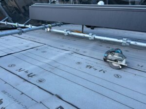 屋根カバー工事 ルーフィングシート設置