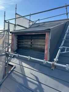 京都市伏見区にて屋根修理〈築40年戸建ての屋根カバー工法〉 施工後